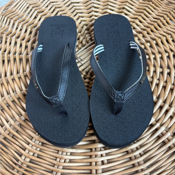 KuaiLu NEW Black Lightweight Yoga Mat Arch Support Flip Flops Size 8 - Picture 4 of 7